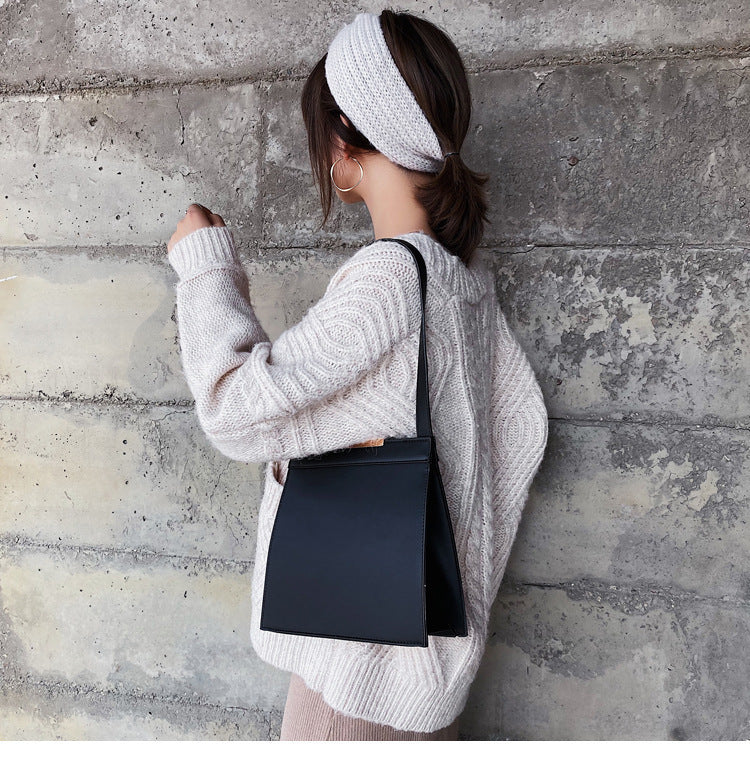 Simple portable single shoulder bag