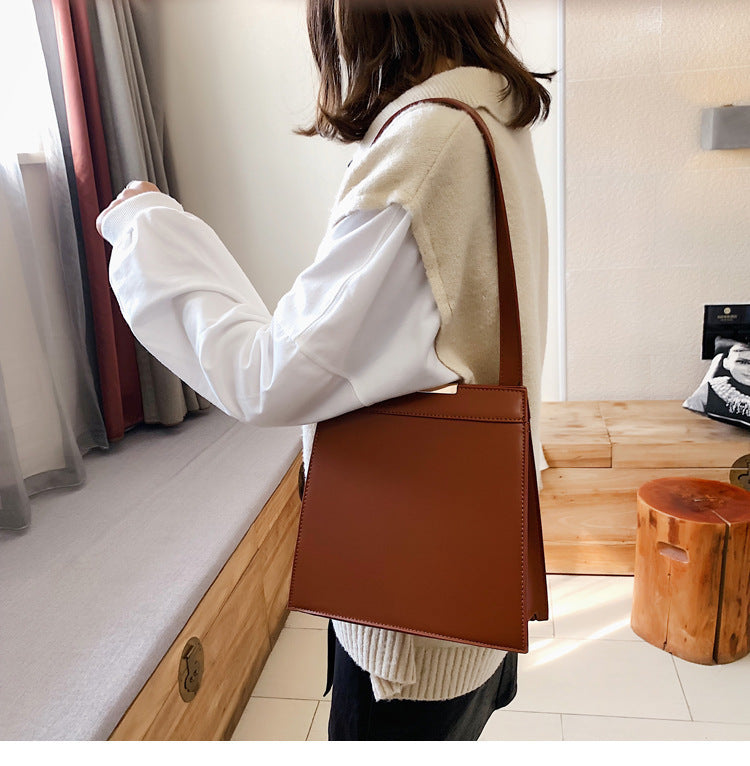 Simple portable single shoulder bag