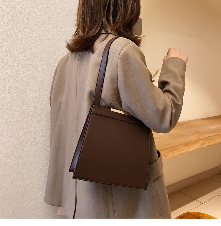 Simple portable single shoulder bag